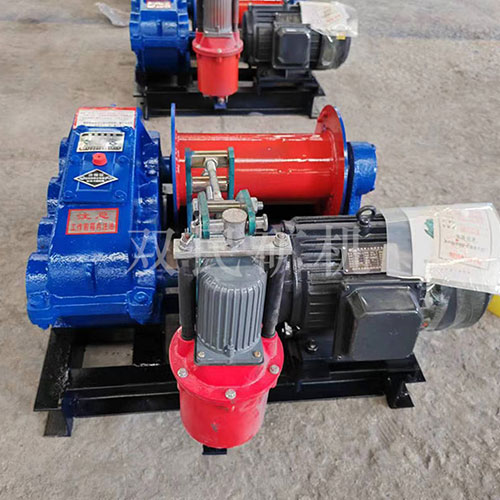 卷?yè)P(yáng)機(jī)，也叫絞車